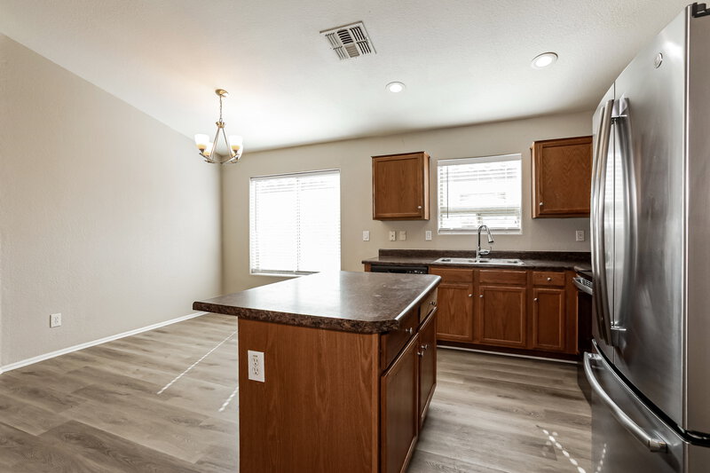 1,925/Mo, 4127 E Mica Rd San Tan Valley, AZ 85143 Kitchen View