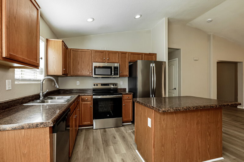 1,925/Mo, 4127 E Mica Rd San Tan Valley, AZ 85143 Kitchen View 2