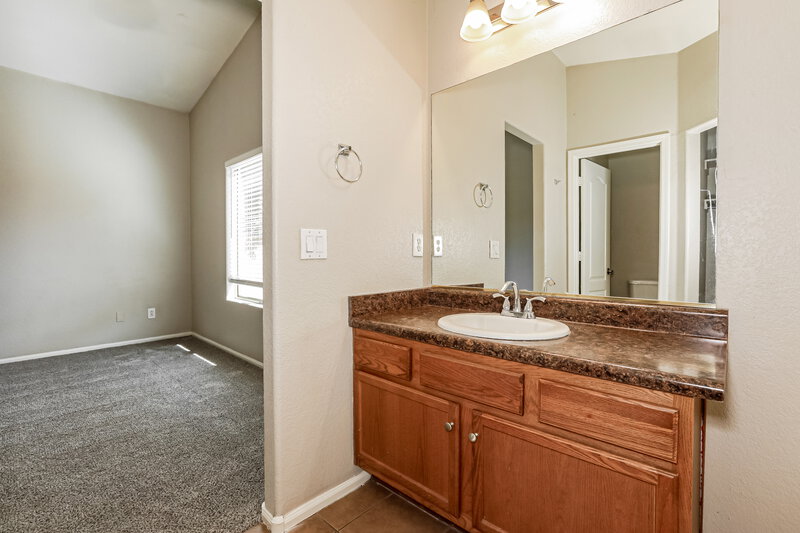 1,925/Mo, 4127 E Mica Rd San Tan Valley, AZ 85143 Main Bathroom View