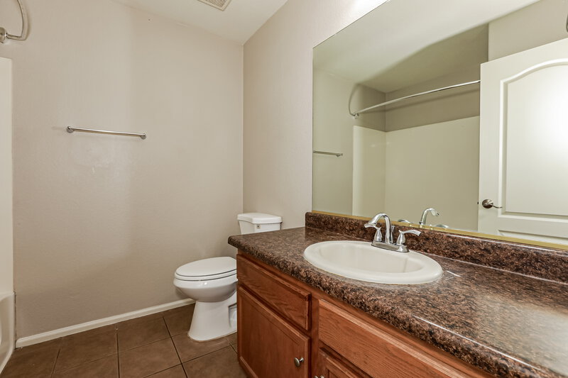 1,925/Mo, 4127 E Mica Rd San Tan Valley, AZ 85143 Main Bathroom View 2