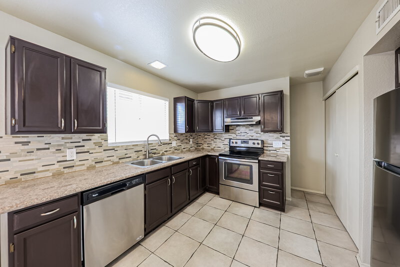 1,790/Mo, 4713 W Menadota Drive Glendale, AZ 85308 Kitchen View