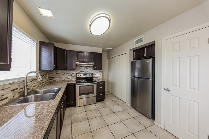 1,790/Mo, 4713 W Menadota Drive Glendale, AZ 85308 Kitchen View 2