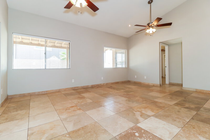 2,235/Mo, 15220 N 63rd Drive Glendale, AZ 85306 Living Room View