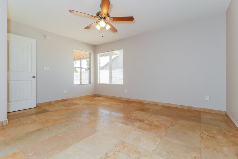 2,235/Mo, 15220 N 63rd Drive Glendale, AZ 85306 Living Room View 2