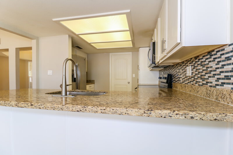 2,235/Mo, 15220 N 63rd Drive Glendale, AZ 85306 Kitchen View