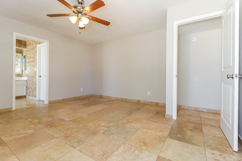 2,235/Mo, 15220 N 63rd Drive Glendale, AZ 85306 Main Bedroom View