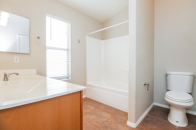 2,025/Mo, 914 S Vegas Mesa, AZ 85208 Main Bathroom View