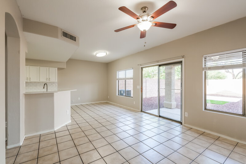 2,125/Mo, 2018 N 106th Lane Avondale, AZ 85392 Living Room View
