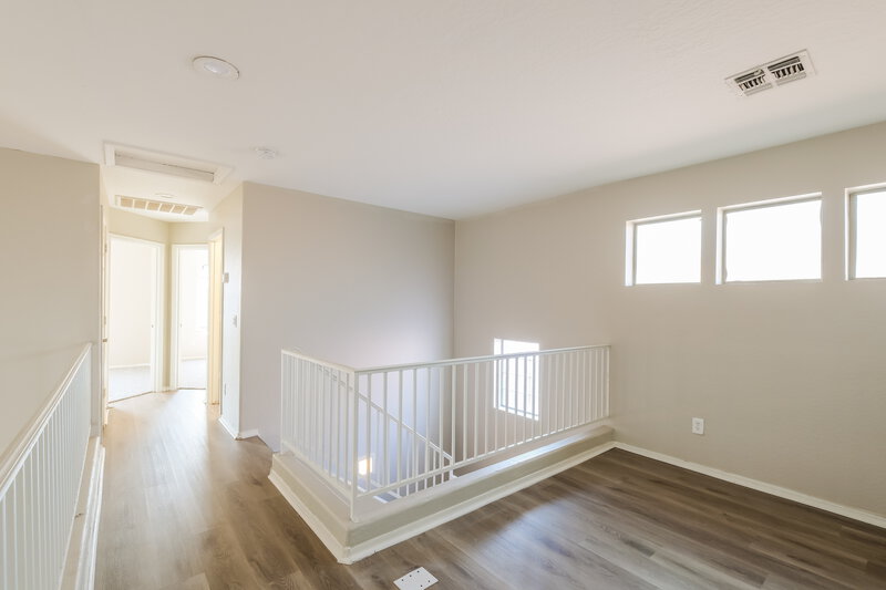 2,125/Mo, 2018 N 106th Lane Avondale, AZ 85392 Loft View
