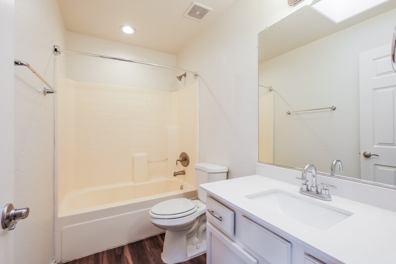 2,125/Mo, 2018 N 106th Lane Avondale, AZ 85392 Bathroom View