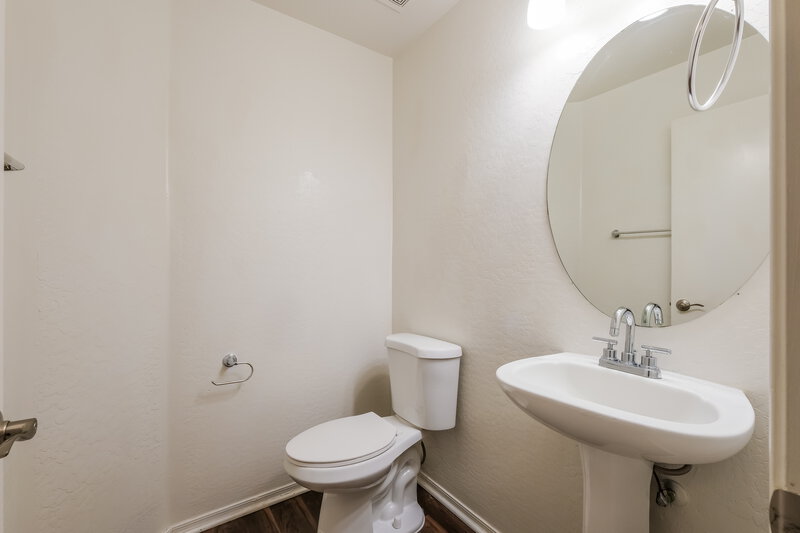 2,125/Mo, 2018 N 106th Lane Avondale, AZ 85392 Bathroom View 2