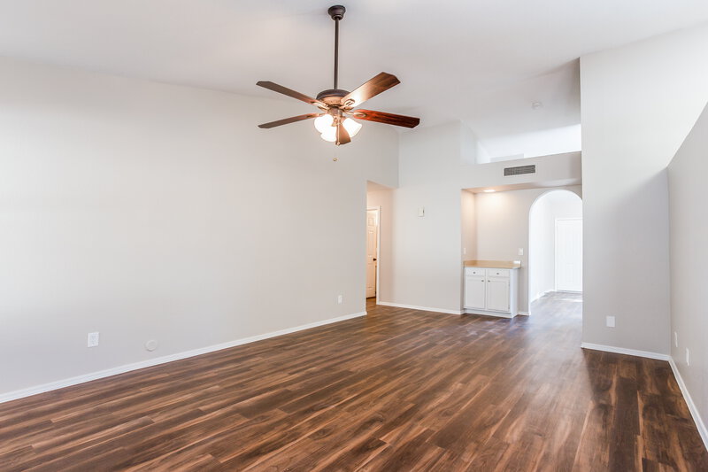 2,390/Mo, 19926 N 69th Ave Glendale, AZ 85308 Living Room View