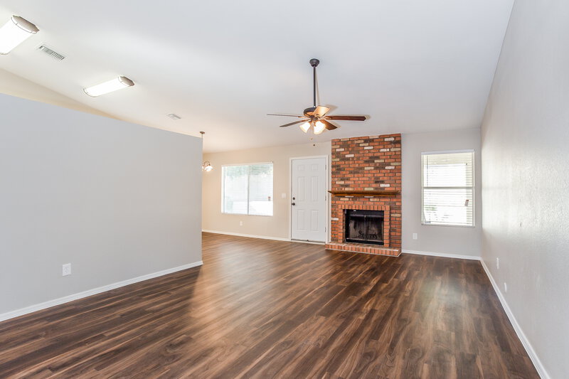 2,390/Mo, 19926 N 69th Ave Glendale, AZ 85308 Living Room View 2