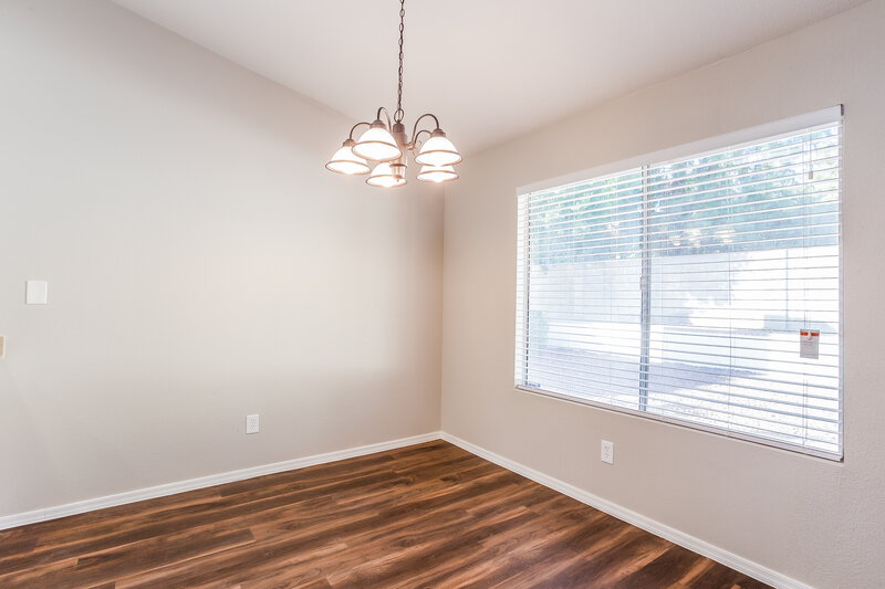 2,390/Mo, 19926 N 69th Ave Glendale, AZ 85308 Dining Room View 2
