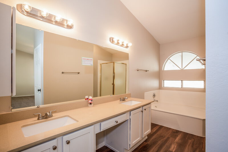 2,390/Mo, 19926 N 69th Ave Glendale, AZ 85308 Master Bathroom View