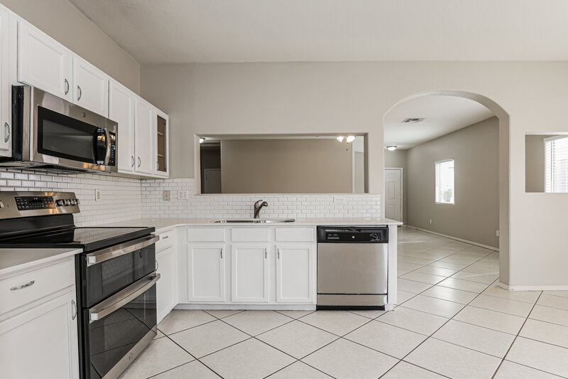 1,895/Mo, 6622 W Riva Road Phoenix, AZ 85043 Kitchen View 2