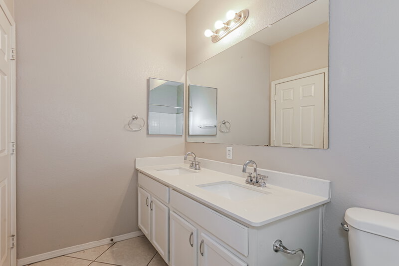 1,895/Mo, 6622 W Riva Road Phoenix, AZ 85043 Main Bathroom View 2