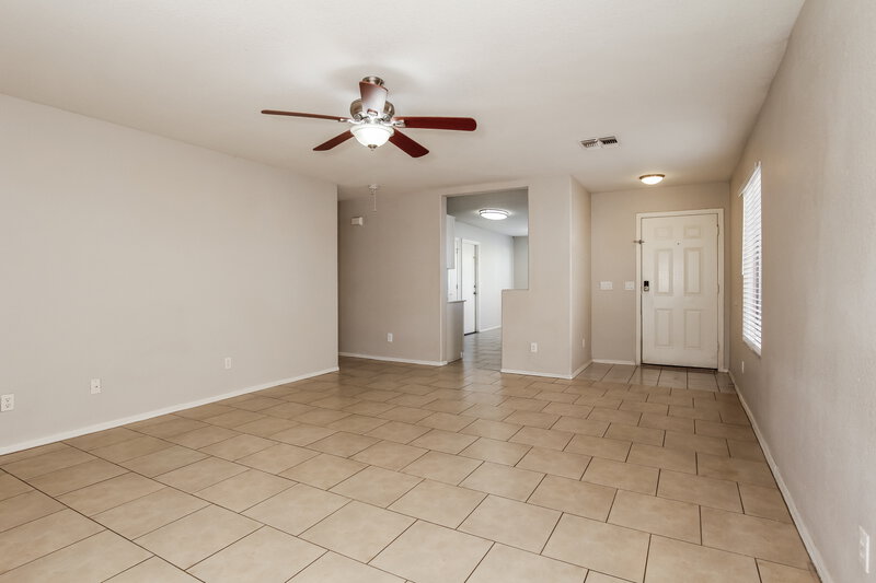 1,895/Mo, 2513 N 114th Avenue Avondale, AZ 85392 Living Room View 2