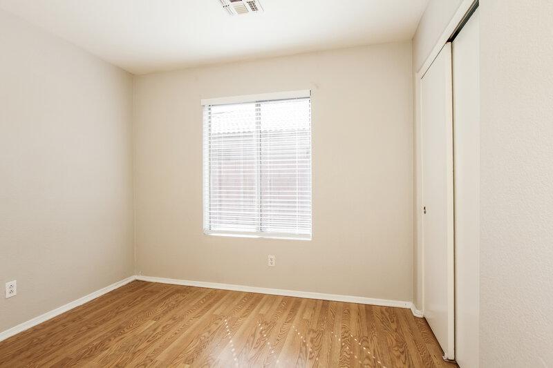 1,895/Mo, 2513 N 114th Avenue Avondale, AZ 85392 Bedroom View 3