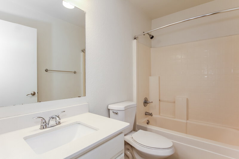 1,895/Mo, 2513 N 114th Avenue Avondale, AZ 85392 Bathroom View