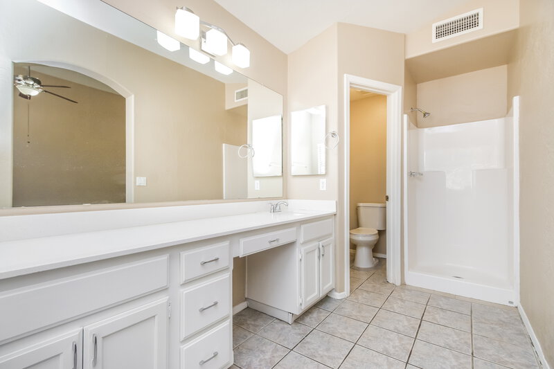 2,340/Mo, 832 E Baylor Lane Chandler, AZ 85225 Main Bathroom View 2