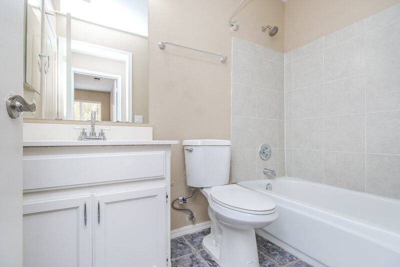 2,340/Mo, 832 E Baylor Lane Chandler, AZ 85225 Bathroom View