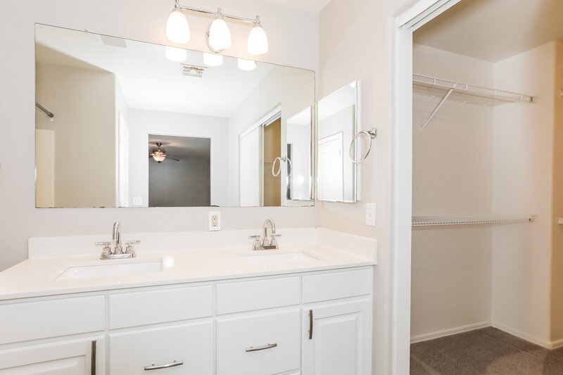 2,120/Mo, 6312 S Nash Way Chandler, AZ 85249 Main Bathroom View
