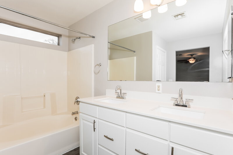 2,120/Mo, 6312 S Nash Way Chandler, AZ 85249 Bathroom View