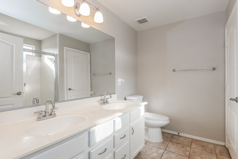 1,935/Mo, 1901 N 129th Avenue Avondale, AZ 85392 Main Bathroom View