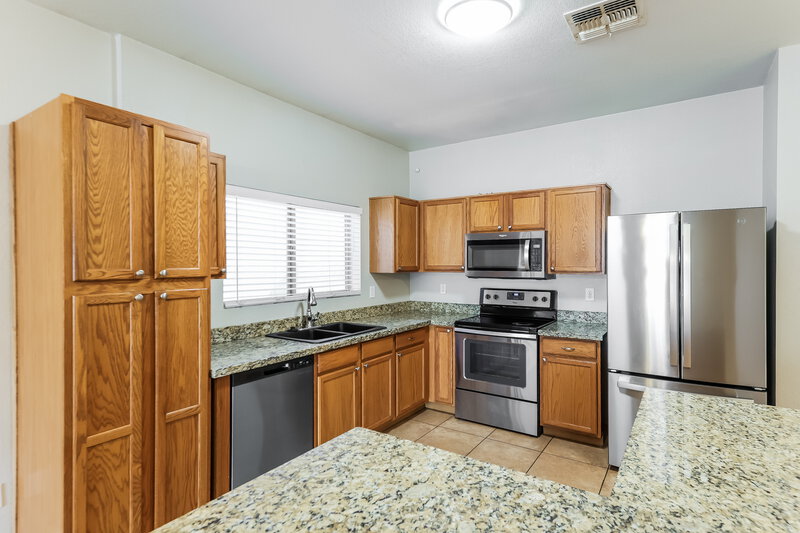 2,180/Mo, 15438 W Cameron Drive Surprise, AZ 85379 Kitchen View
