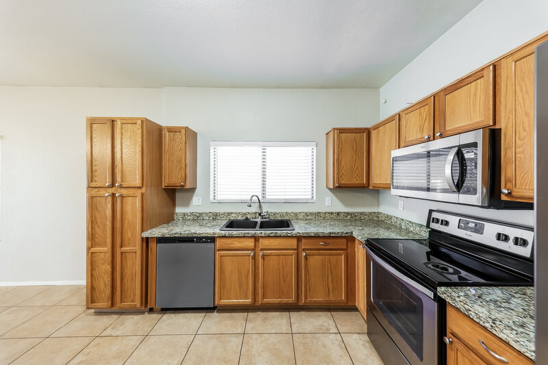 2,180/Mo, 15438 W Cameron Drive Surprise, AZ 85379 Kitchen View 2