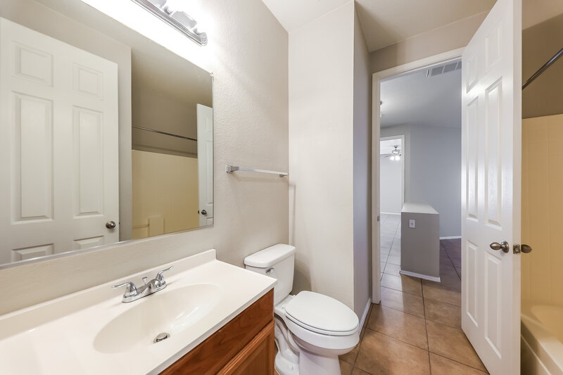 2,180/Mo, 15438 W Cameron Drive Surprise, AZ 85379 Bathroom View