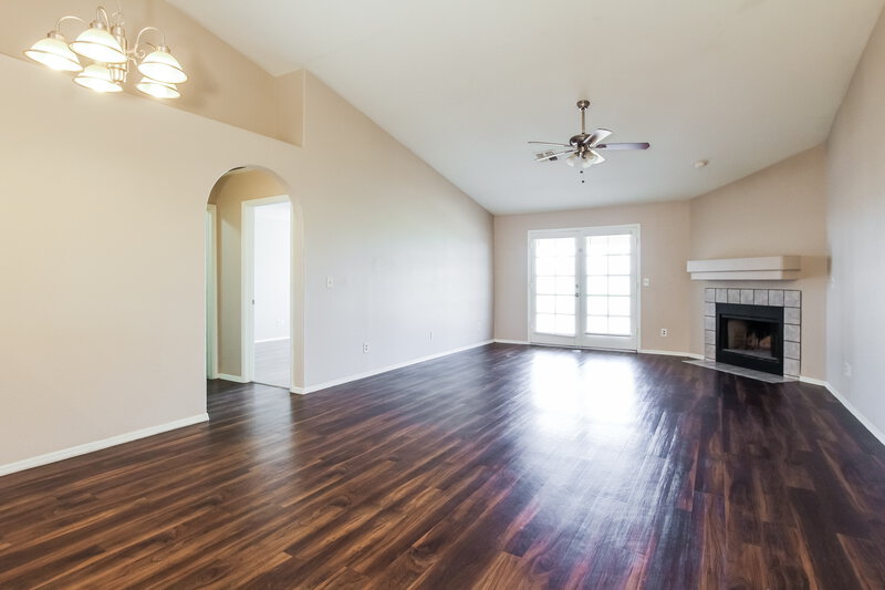 2,135/Mo, 8727 W Sierra Vista Drive Glendale, AZ 85305 Living Room View