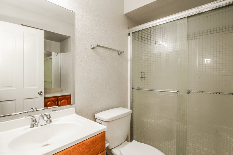 2,055/Mo, 5523 W Villa Maria Drive Glendale, AZ 85308 Main Bathroom View