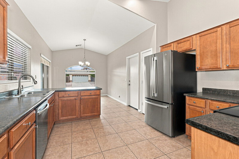 1,775/Mo, 3688 W Yellow Peak Dr San Tan Valley, AZ 85144 Kitchen View