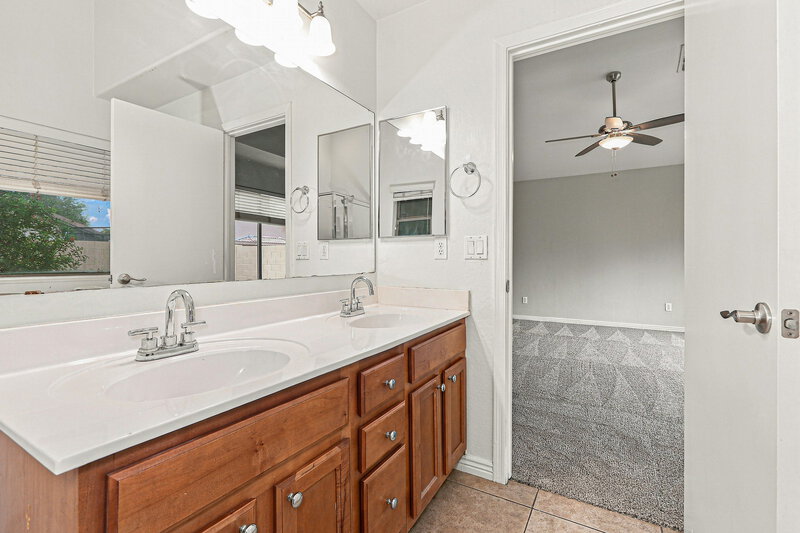 1,775/Mo, 3688 W Yellow Peak Dr San Tan Valley, AZ 85144 Primary Bathroom View 2