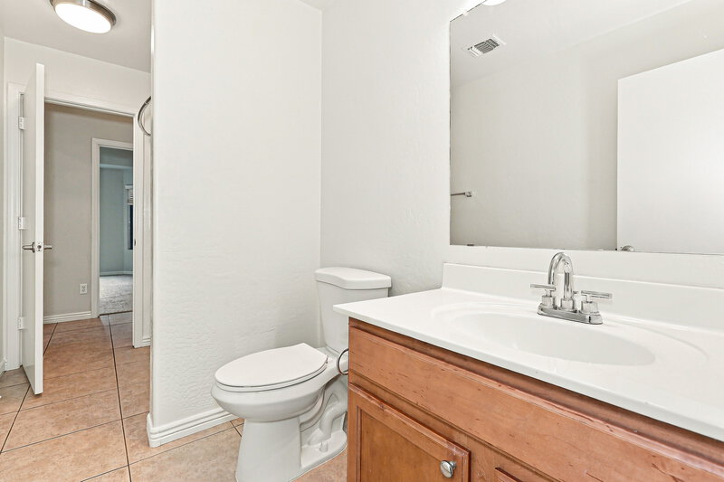1,775/Mo, 3688 W Yellow Peak Dr San Tan Valley, AZ 85144 Bathroom View