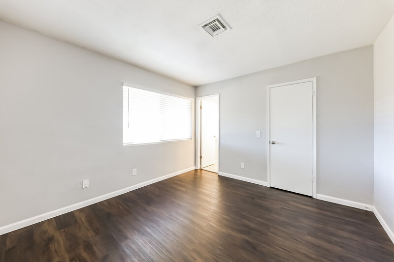 2,050/Mo, 12323 N 86th Lane Peoria, AZ 85381 Main Bedroom View