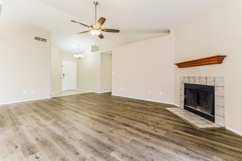 1,895/Mo, 8746 W Mclellan Road Glendale, AZ 85305 Living Room View 2