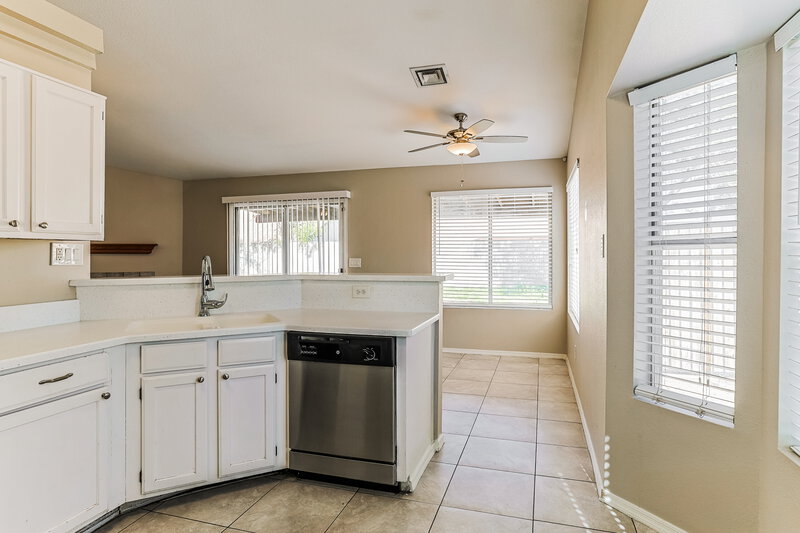 1,895/Mo, 8746 W Mclellan Road Glendale, AZ 85305 Kitchen View 3