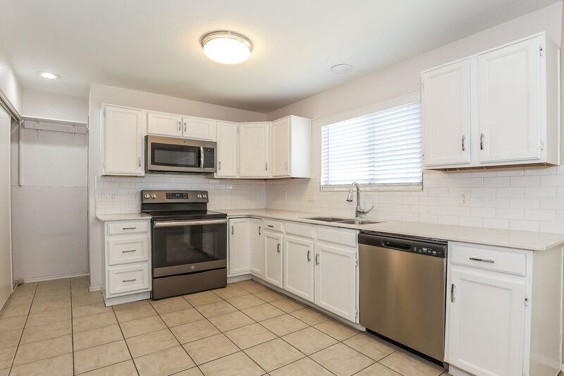 1,970/Mo, 4758 W Escuda Drive Glendale, AZ 85308 Kitchen View