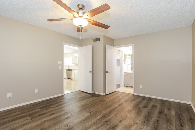 1,970/Mo, 4758 W Escuda Drive Glendale, AZ 85308 Main Bedroom View