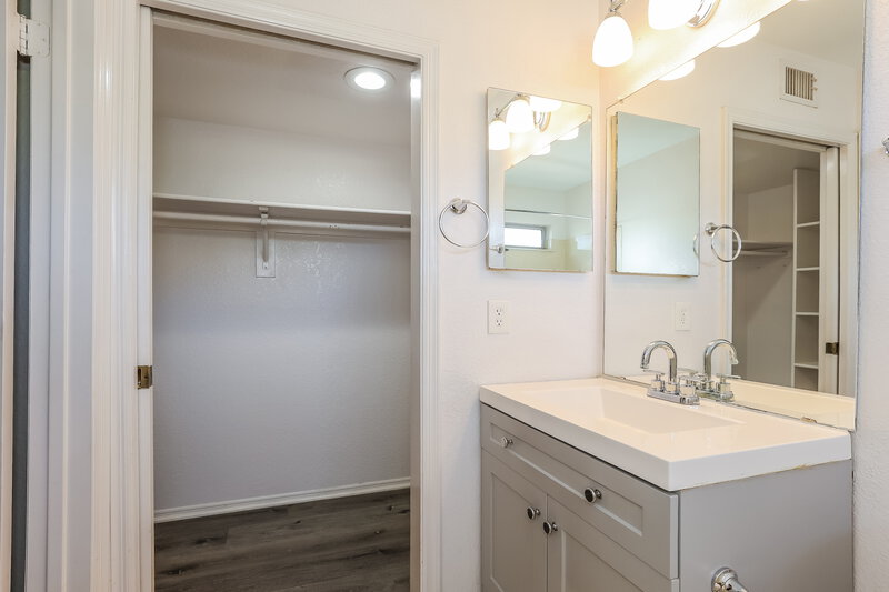 1,970/Mo, 4758 W Escuda Drive Glendale, AZ 85308 Main Bedroom View 3