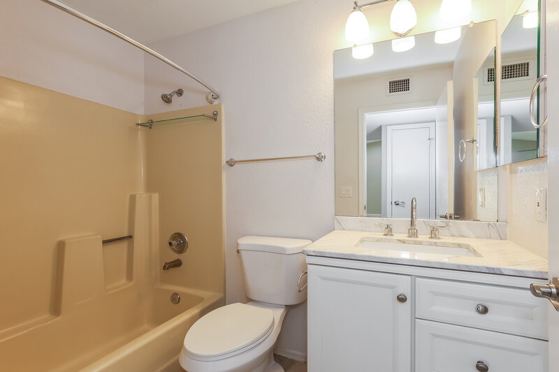 1,970/Mo, 4758 W Escuda Drive Glendale, AZ 85308 Bathroom View