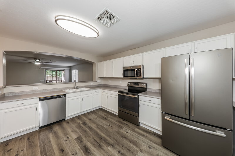 2,245/Mo, 7637 S 27th Way Phoenix, AZ 85042 Kitchen View