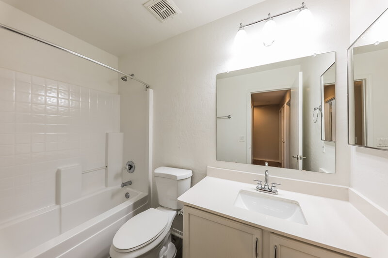 2,245/Mo, 7637 S 27th Way Phoenix, AZ 85042 Bathroom View