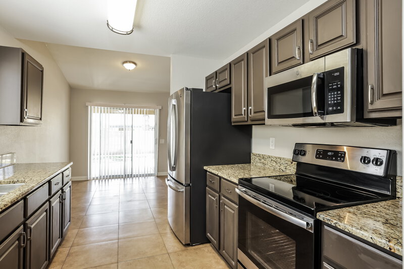 1,850/Mo, 10107 W Roma Avenue Phoenix, AZ 85037 Kitchen View 2