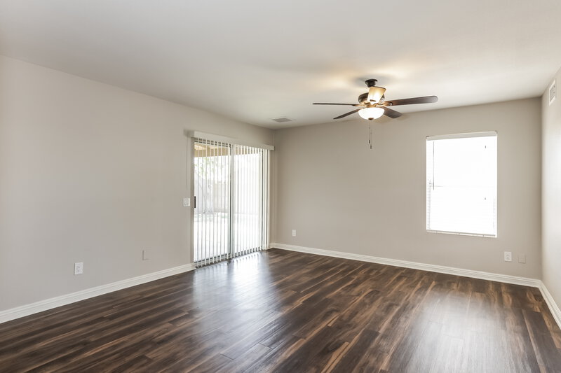 1,850/Mo, 10107 W Roma Avenue Phoenix, AZ 85037 Main Bedroom View