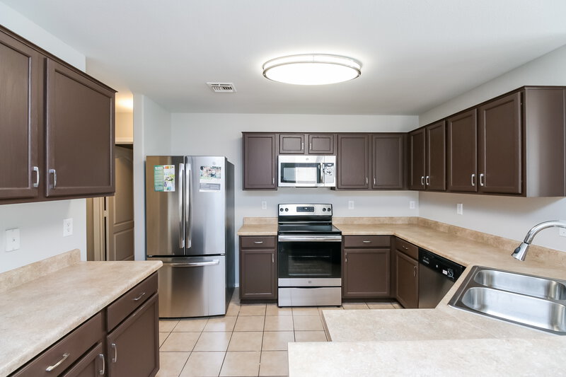 1,925/Mo, 935 E Kelsi Avenue San Tan Valley, AZ 85140 Kitchen View