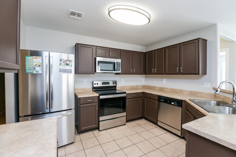 1,925/Mo, 935 E Kelsi Avenue San Tan Valley, AZ 85140 Kitchen View 2